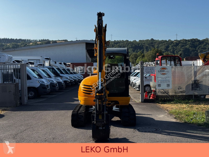 Lopatový nakládač JCB RTS