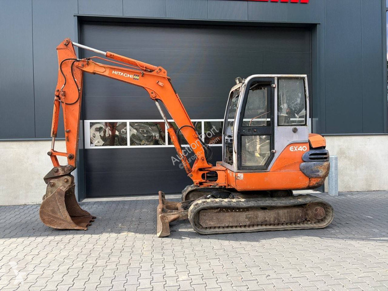 Rýpadlo Hitachi 2