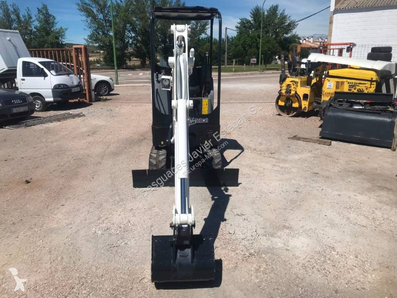 جرافة Bobcat E20Z