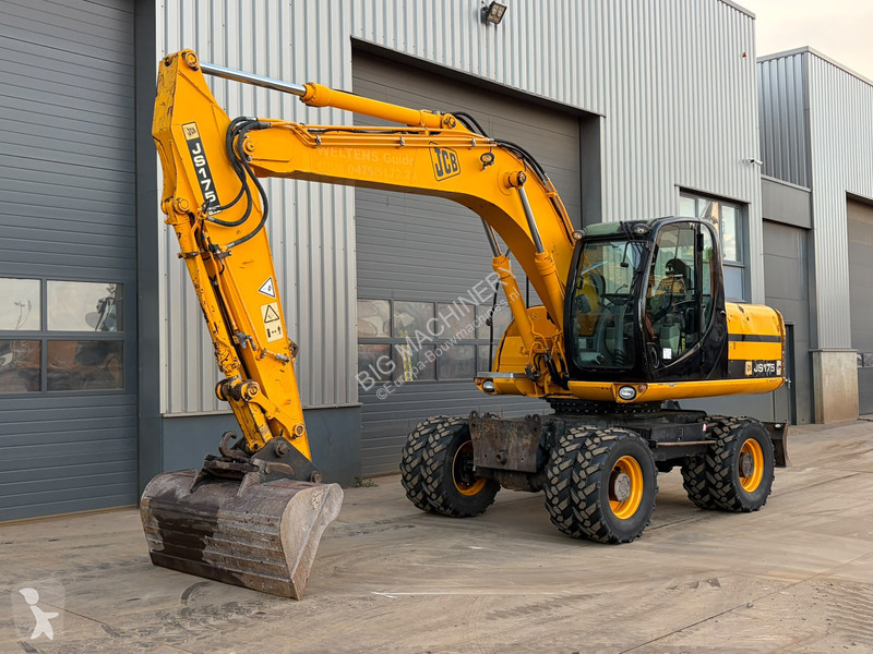 جرافة JCB