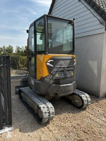 جرافة Volvo ECR 25D
