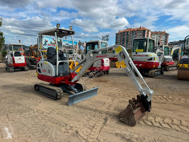 Lopatový nakládač Takeuchi TB 216