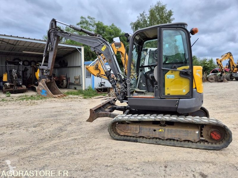 جرافة Volvo ECR50D