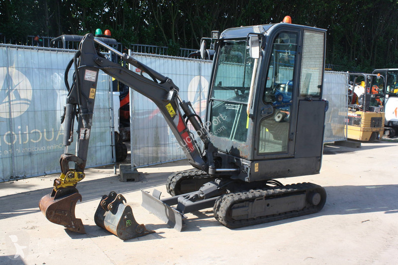 جرافة Volvo EC18E