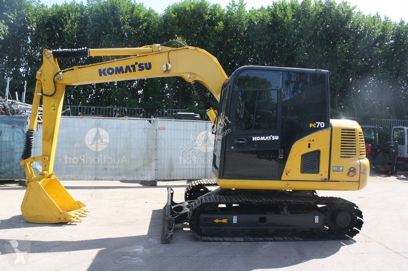 جرافة Komatsu PC70-8