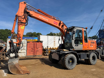 Pelle sur pneus Hitachi