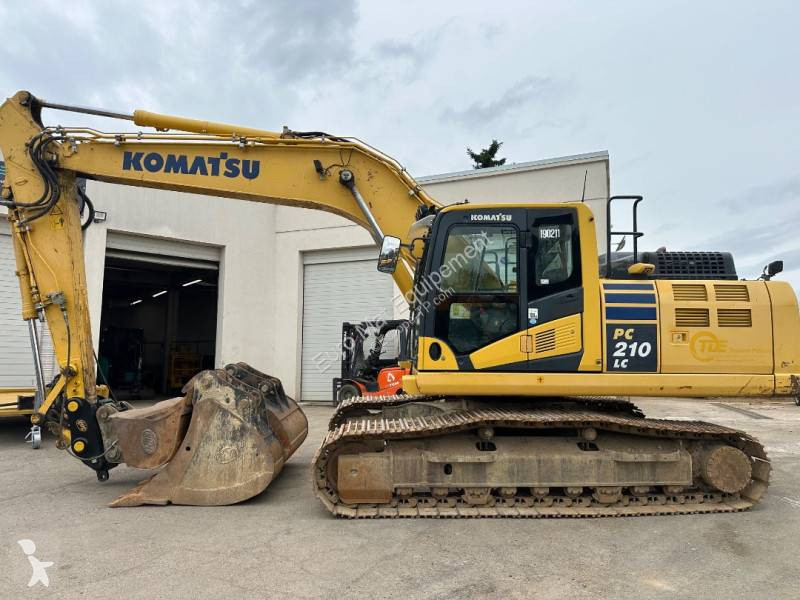 جرافة Komatsu PC210LC-11