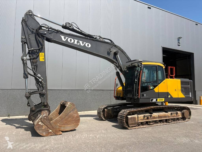 جرافة Volvo EC220ENL (Two Buckets)