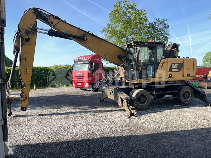 Lopatový nakládač Caterpillar MH3024