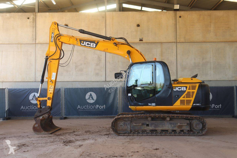 Excavator JCB