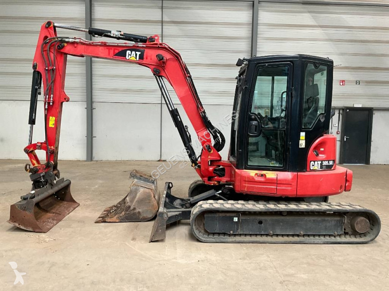 Excavator Caterpillar 305.5 E 2