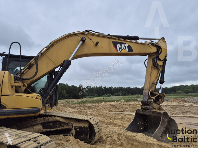 Lopatový nakládač Caterpillar LN