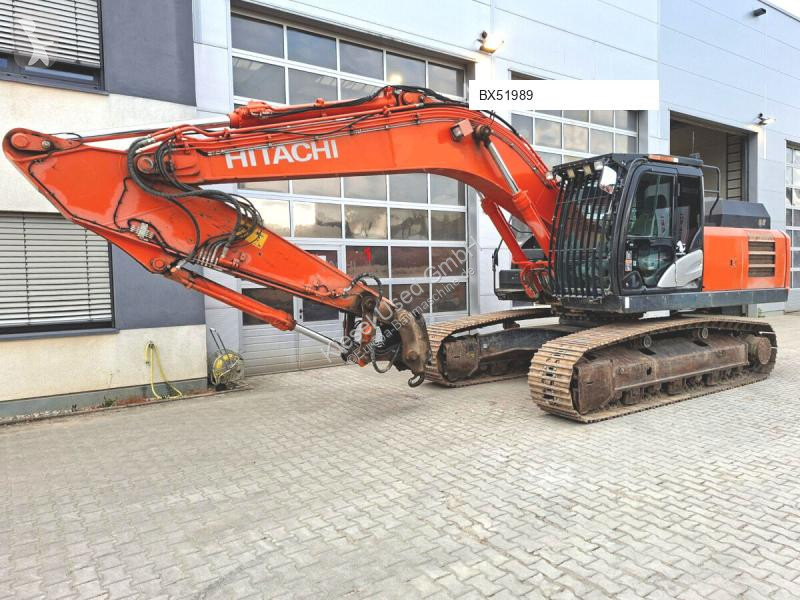 Багер Hitachi