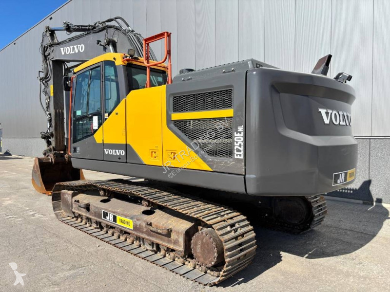 Excavadora Volvo 250 ENL (Two Buckets)