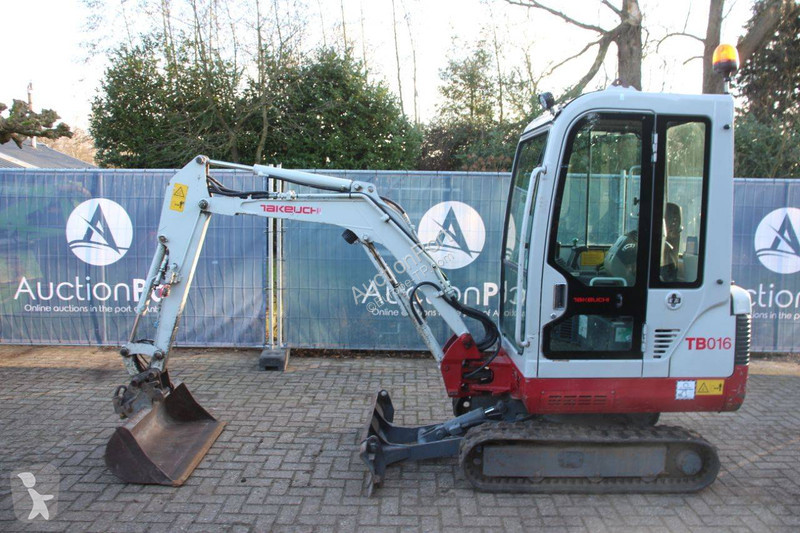 جرافة Takeuchi