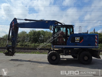 Graafmachine op banden Caterpillar
