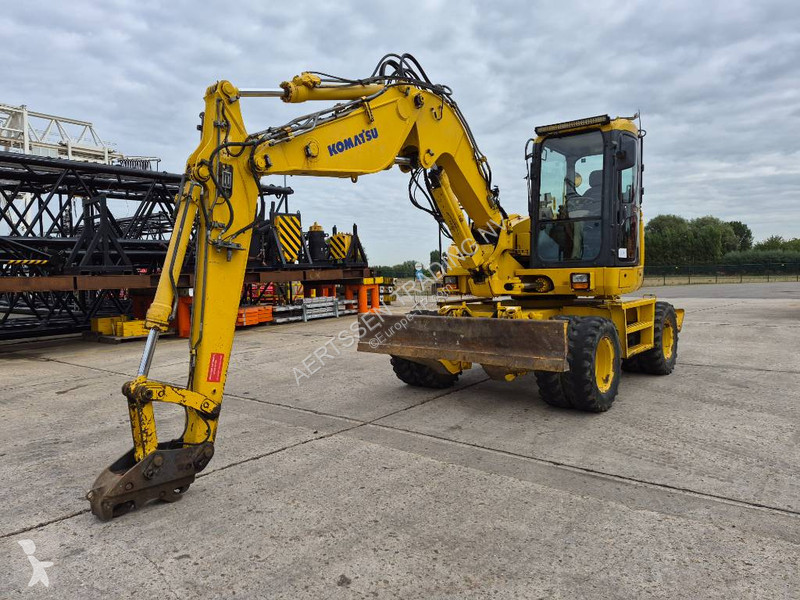 Экскаватор Komatsu MR8