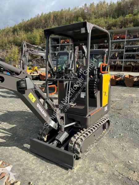 جرافة Volvo EC 15 C