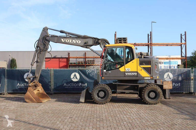 جرافة Volvo EWR150E