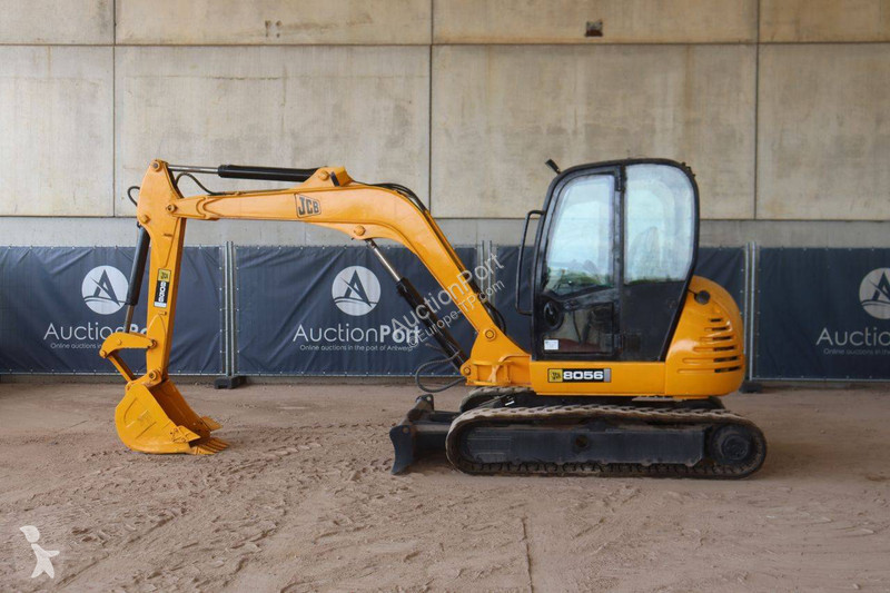 جرافة JCB 8056