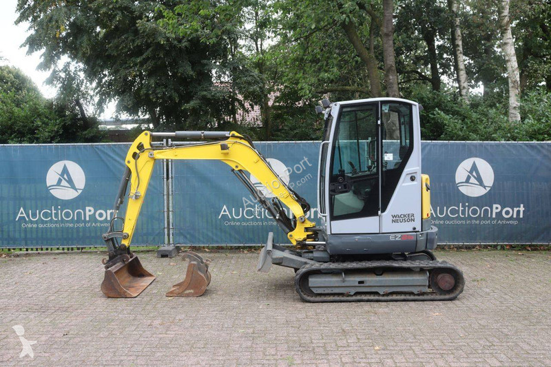 جرافة Neuson EZ26
