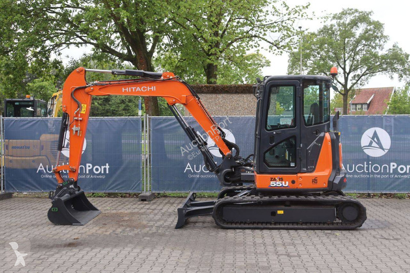 جرافة Hitachi ZX55U6