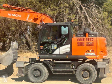 Hitachi gumiabroncsos kotrógép