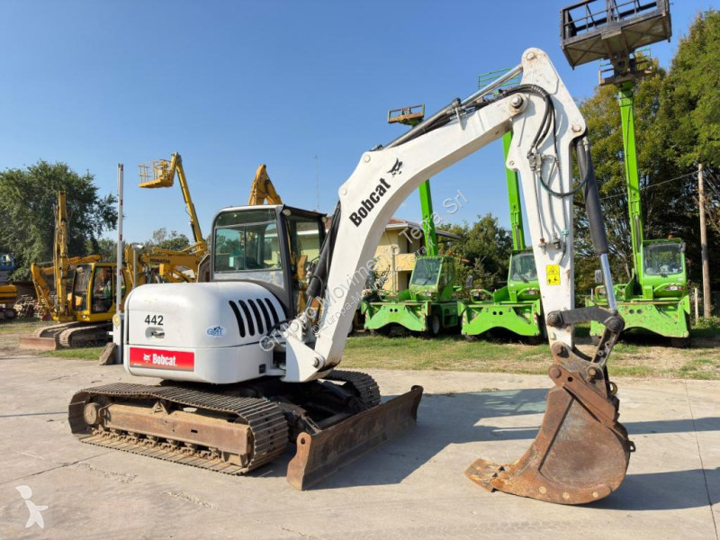 جرافة Bobcat 442
