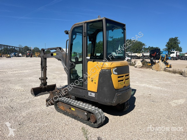 جرافة Volvo  EC20D