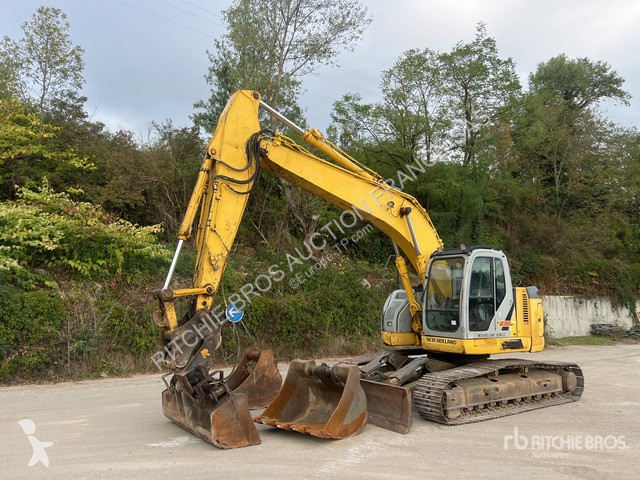 Pelle New Holland E235B