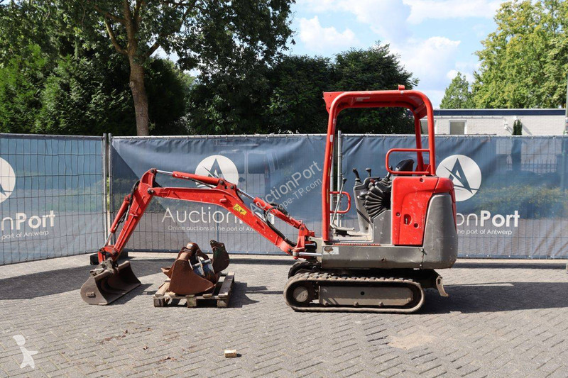 جرافة Volvo EC15D