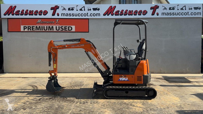 Lopatový nakládač Hitachi ZX19U-5A YR