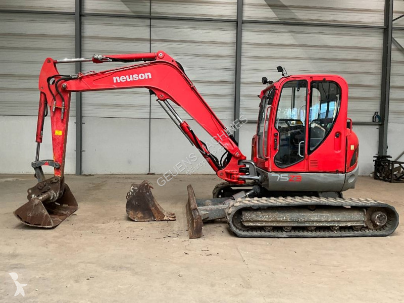 جرافة Neuson 75 Z 3