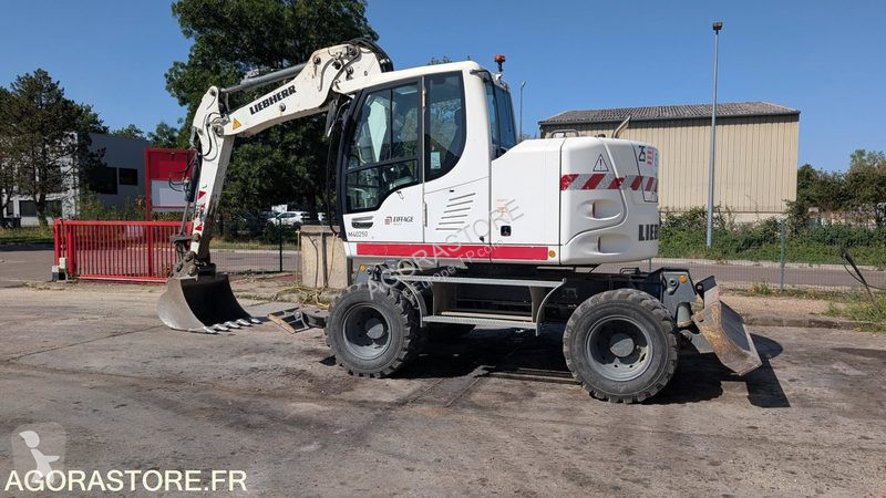 جرافة Liebherr 912
