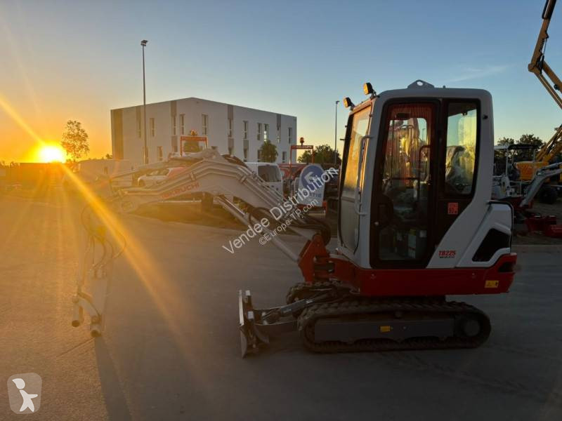 Skovel Takeuchi TB225