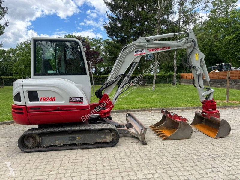 Skovel Takeuchi TB 240