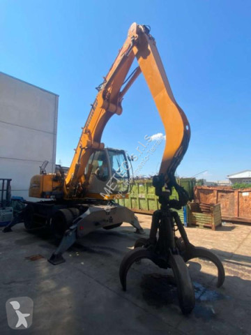 Pelle sur pneus Liebherr