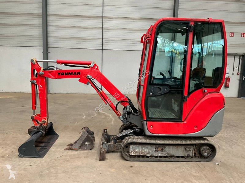Lopatový nakládač Yanmar SV 16