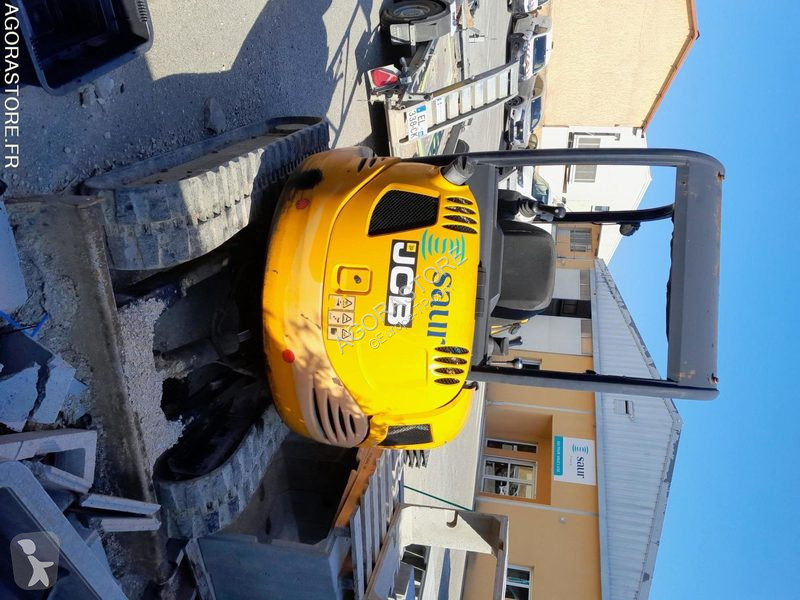 Lopatový nakládač JCB
