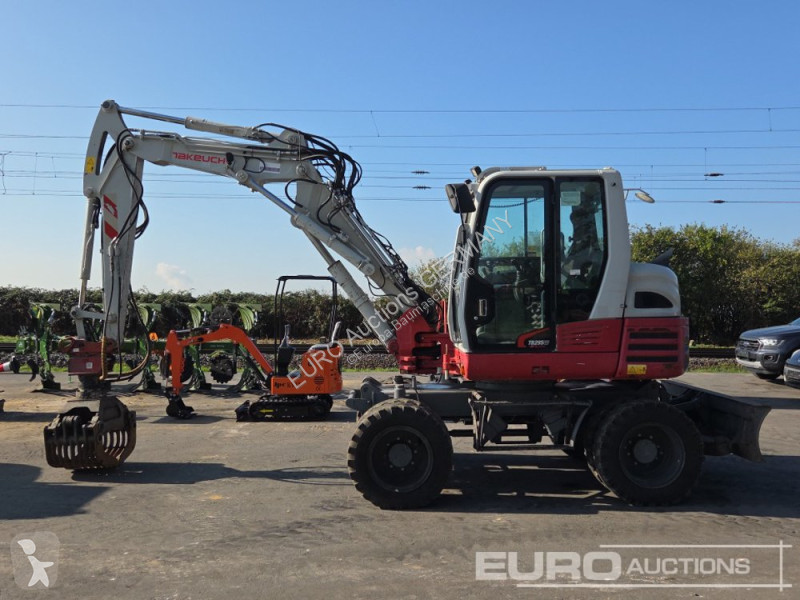 Pelle Takeuchi TB295W