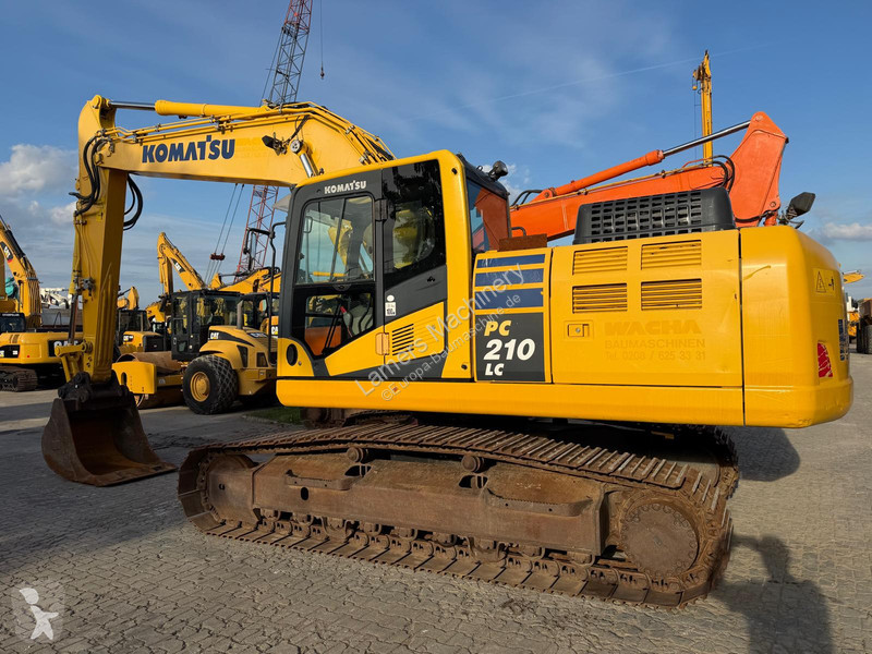 Багер Komatsu PC 210-11 .