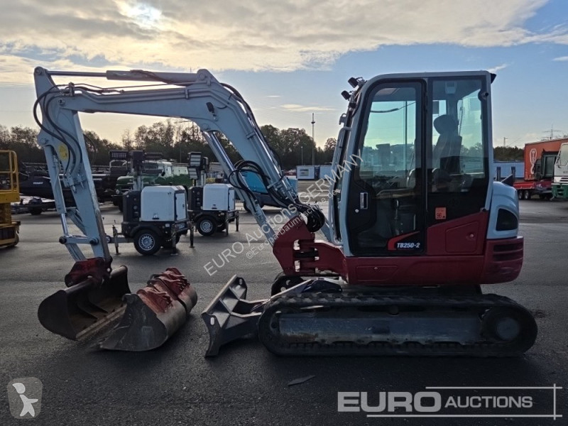 Pelle Takeuchi 2