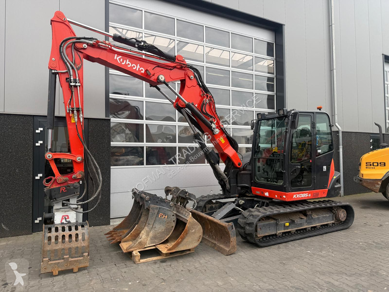 جرافة Kubota KX085-5