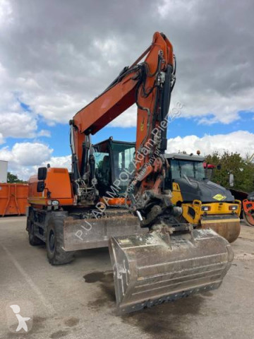 Pelle sur pneus Caterpillar