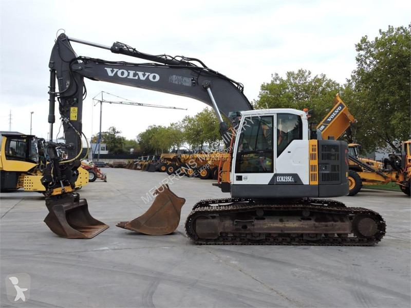 Багер Volvo ECR235