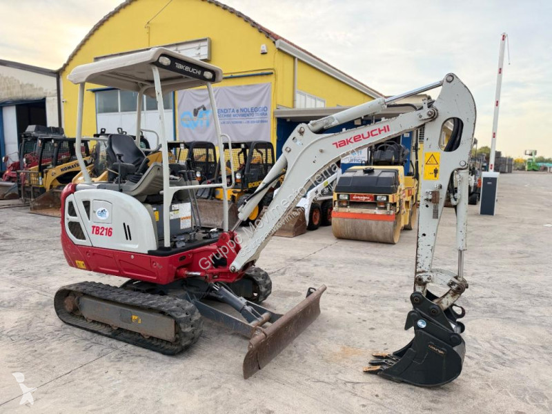 جرافة Takeuchi TB216