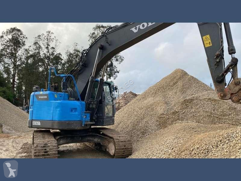جرافة Volvo