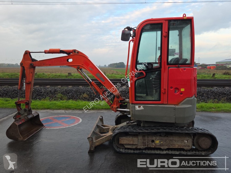 Багер Volvo ECR25D