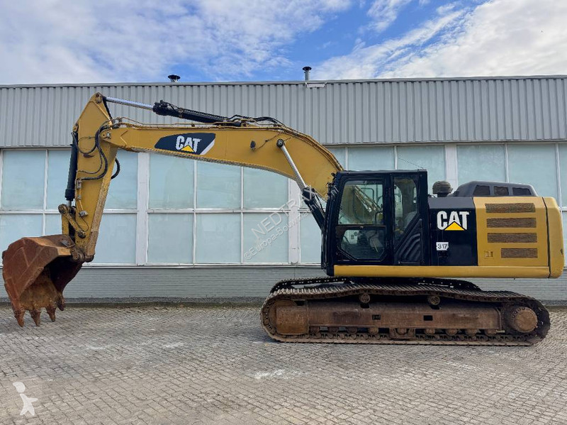 Багер Caterpillar