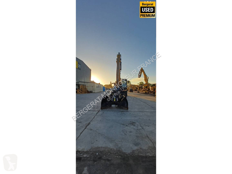 Excavator Caterpillar MH3024